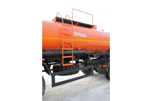 Лестница на площадку обслуживания цистерны