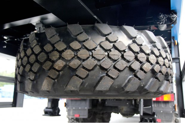 Крепление запасного колеса