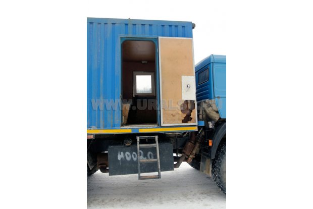 Вход в отсек для перевозки и раздачи средств инициирования