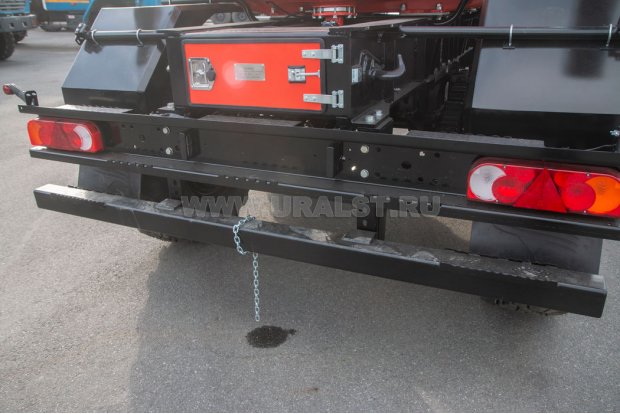 Заднее защитное ограждение