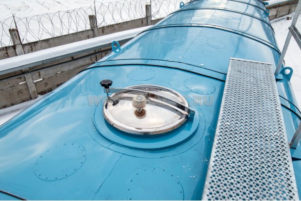 Заливная горловина цистерны