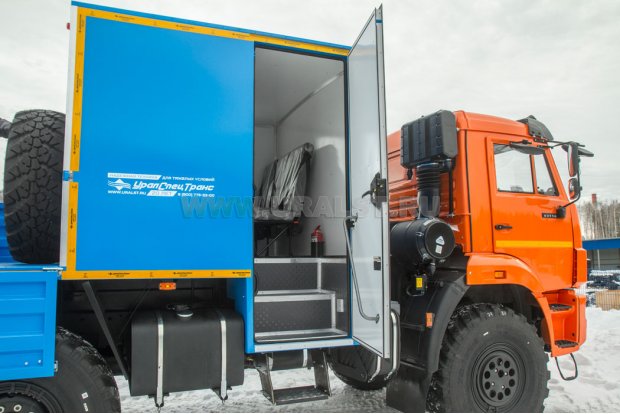 Вход в пассажирский отсек