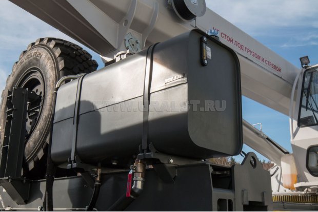 Бак гидросистемы крана