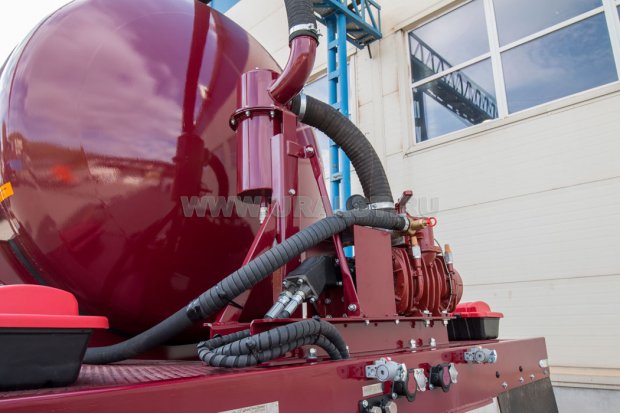 Насос-компрессор PNR 124 с приводом от гидрофикации тягача