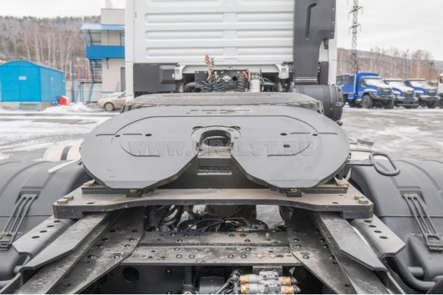 Седельно - сцепное устройство