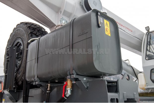 Бак гидросистемы крана