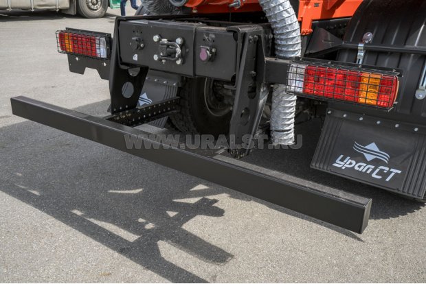 Задний противоподкатный брус