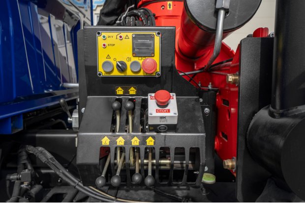 Рычаги управления КМУ и опорами