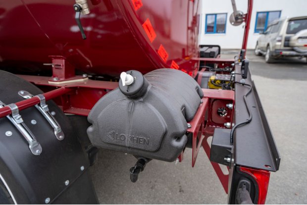 Бак для воды с краном и дозатором под жидкое мыло