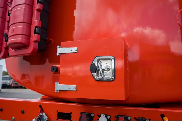 Сливной кран из резервного отсека (колымбак)