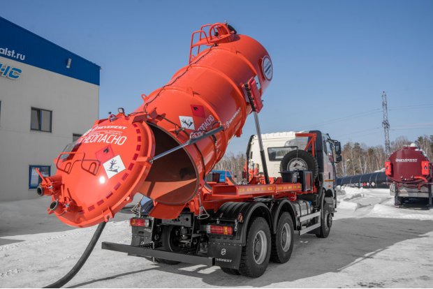 Автоцистерна вакуумная нефтепромысловая АКНС-10 НК FAW 3250 ДОПОГ