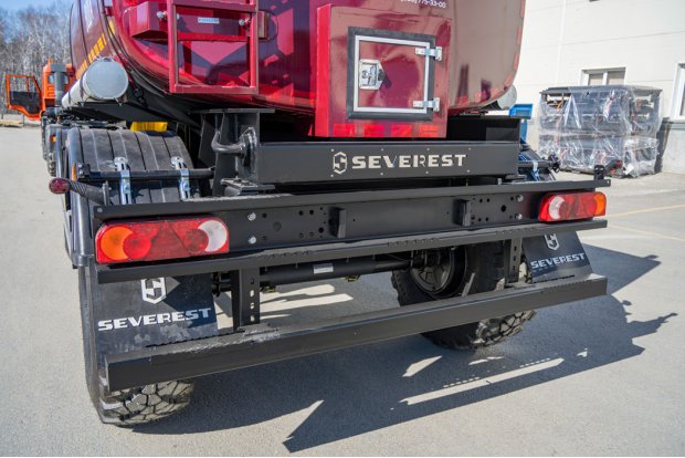 Заднее защитное устройство