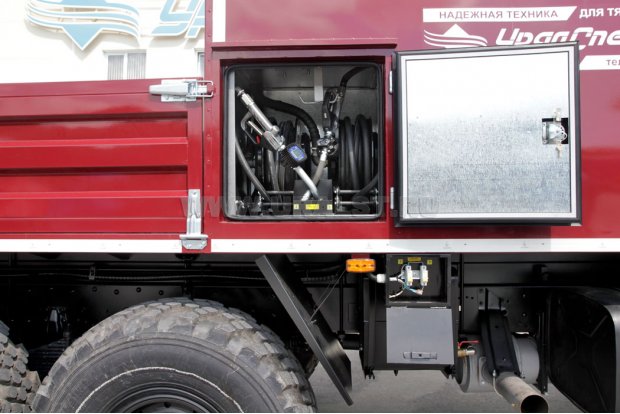 Люк для раздаточных рукавов