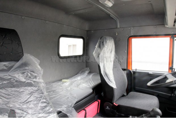 Кабина водителя седельного тягача Камаз 43118-46