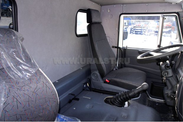 Кабина водителя автокрана КС-55732