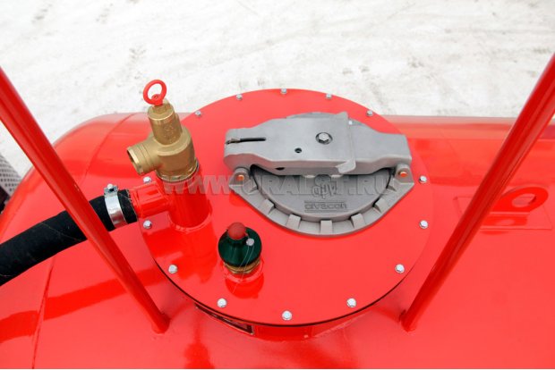 Люк горловины цистерны