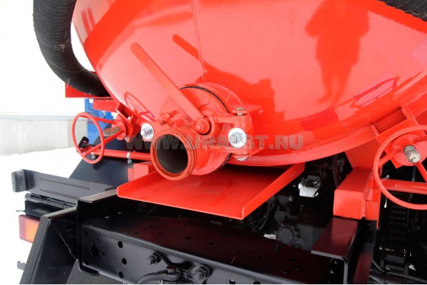 Заборный/сливной узел емкости