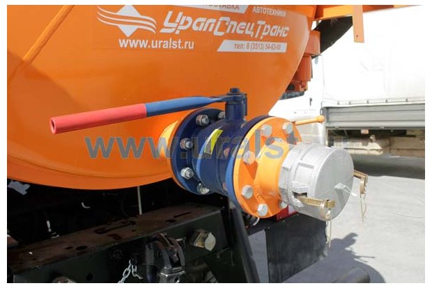 Сливной узел емкости нефтепромысловой машины