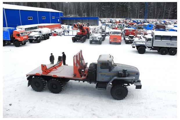 Автомобиль-тягач трубовозный