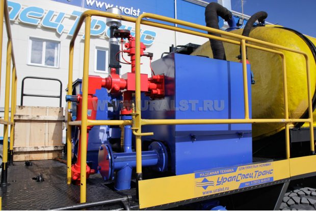 Установка насосная кислотная с цистерной УНЦ 125х32К-02Б