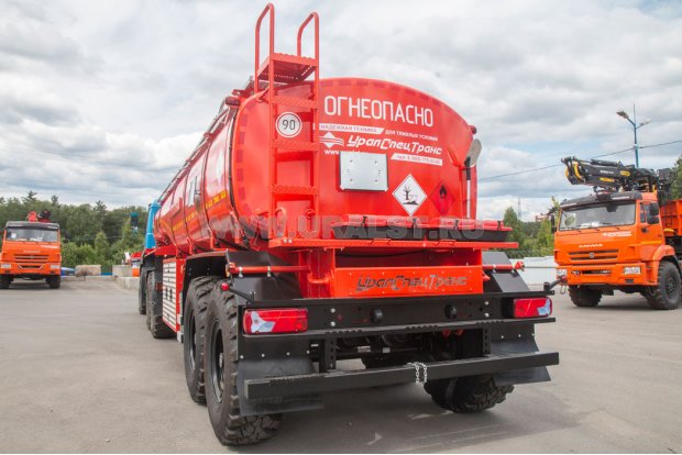 Лестница на площадку обслуживания