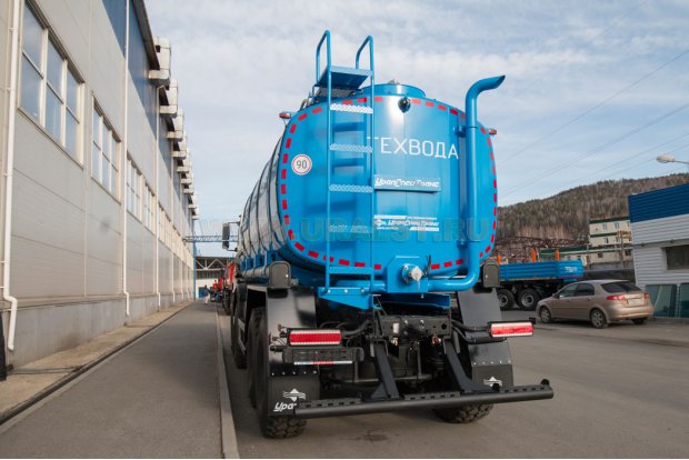 Лестница на площадку обслуживания