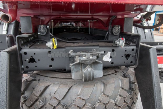 Заднее сцепное устройство