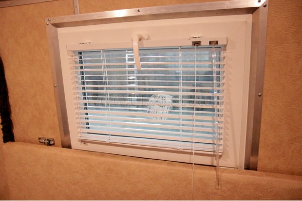 Евроокно с жалюзи