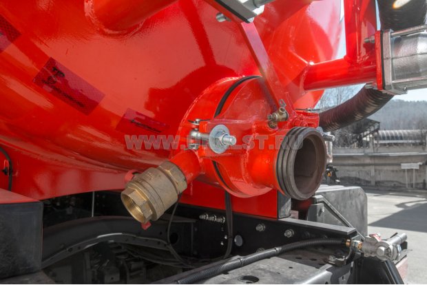 Заборный/сливной узел емкости