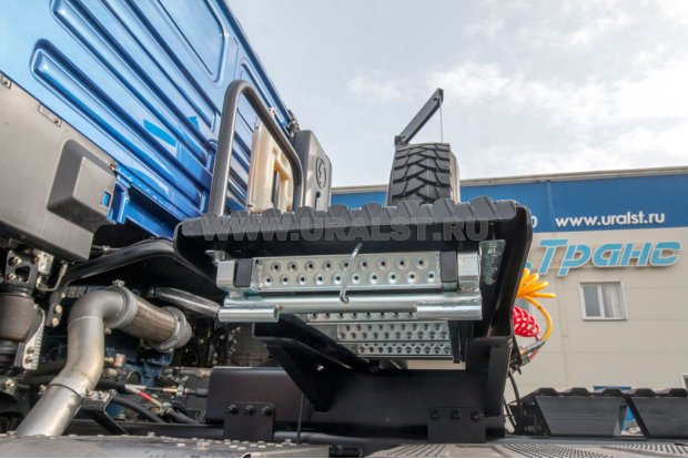 Выдвижная лестница в транспортном положении