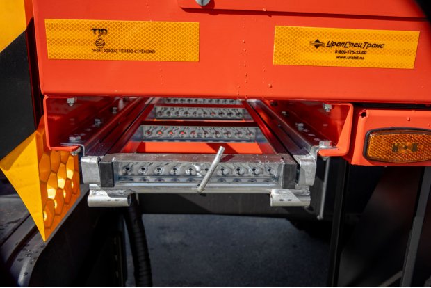 Выдвижная лестница в транспортном положении