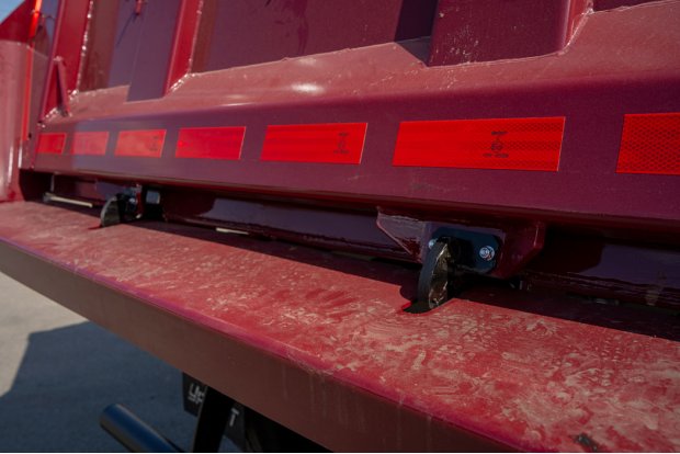 Запорный механизм заднего борта