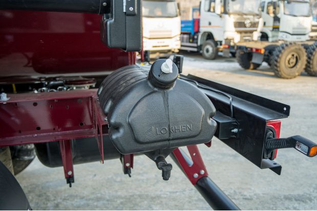 Бак для воды с краном и дозатором под жидкое мыло