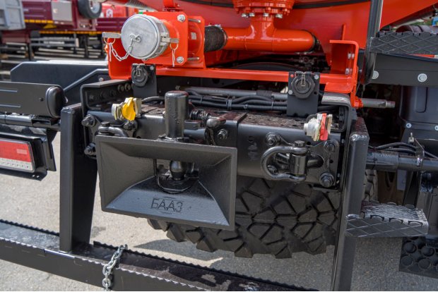 Заднее сцепное устройство