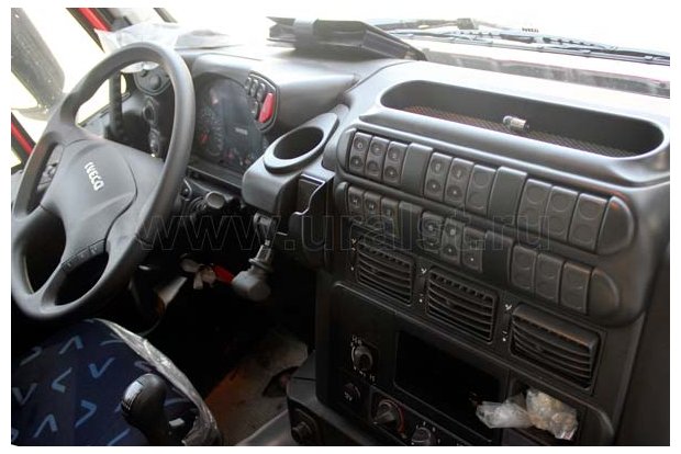 Приборная панель кабины IVECO TRAKKER