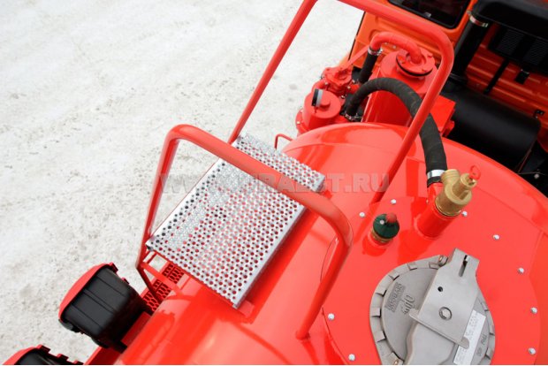 Площадка обслуживания заливной горловины цистерны