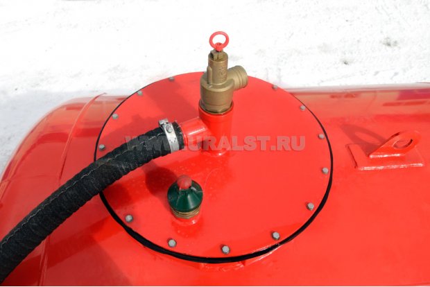 Люк обслуживания цистерны