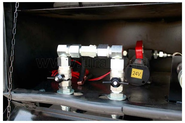 Краны управления перекачиванием топлива из баков полуприцепа