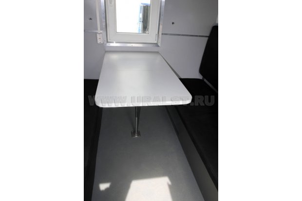 Стол с откидной столешницей