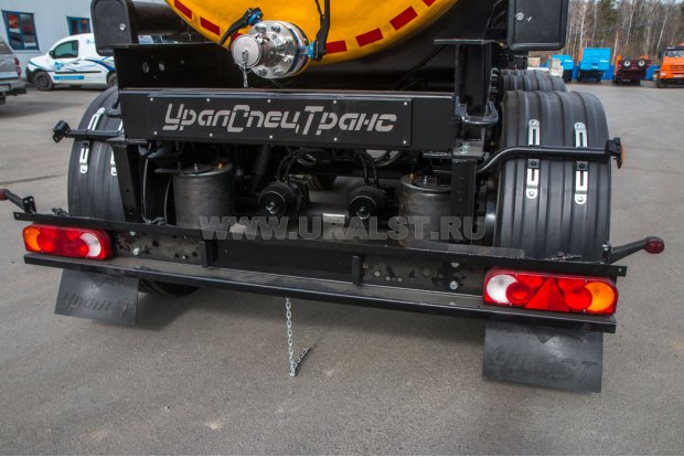 Заднее противоподкатное устройство