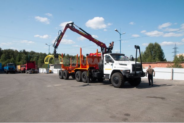 Лесовоз Урал 4320-NEXT с гидроманипулятором Тайфун Лиф 95 К и ПРЛ11-УБ УСТ 94652