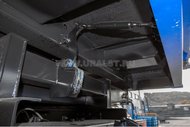 Запорный механизм заднего борта