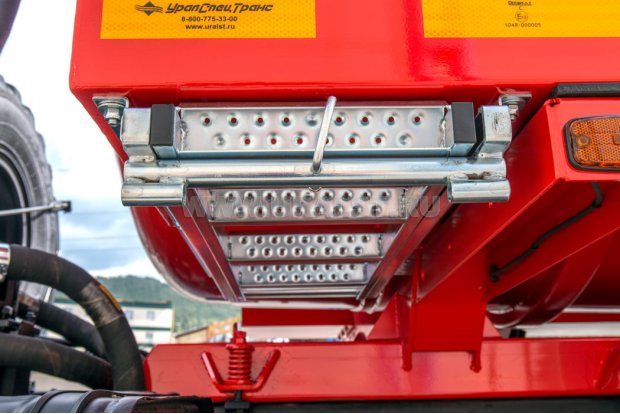 Лестница выдвижная в транспортном положении