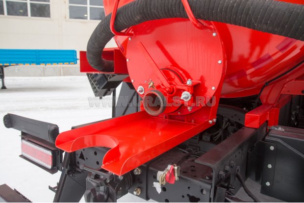 Заборный/сливной узел емкости