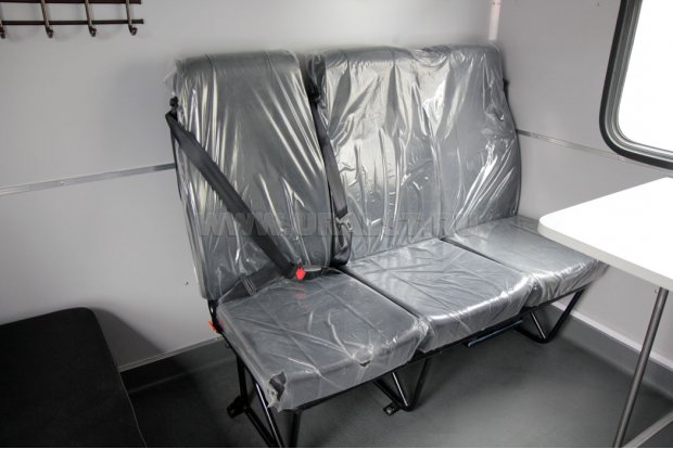 Трехместные пассажирские сиденья