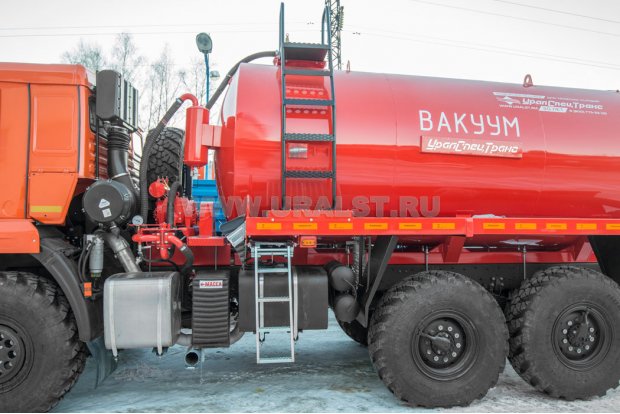 Лестница для подъема на площадку обслуживания цистерны