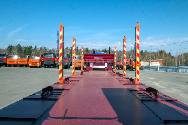 Грузовая платформа полуприцепа