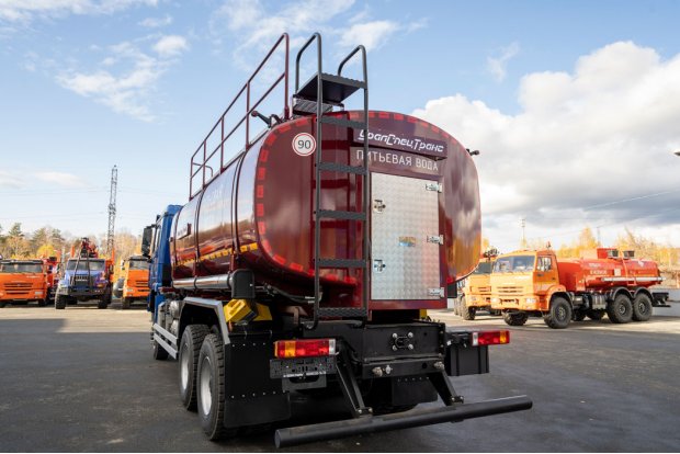 Лестница на площадку обслуживания