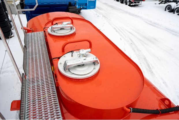 Площадка обслуживания заливных горловин