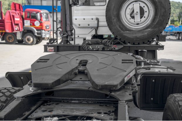 Седельно - сцепное устройство